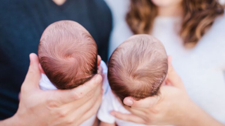 TRF4 – Pai de gêmeos consegue licença de 180 dias, mesmo período previsto para as mães