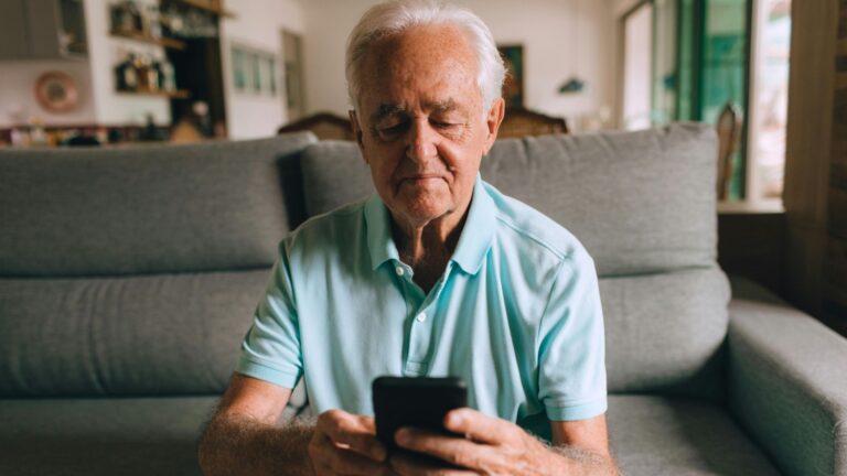 Homem obtém aposentadoria após INSS alegar falta de contribuições