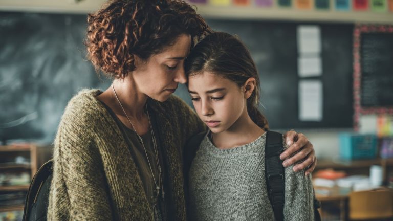 Pensão para filhos de vítimas de feminicídio é regulamentada